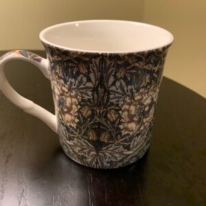Mugs black print